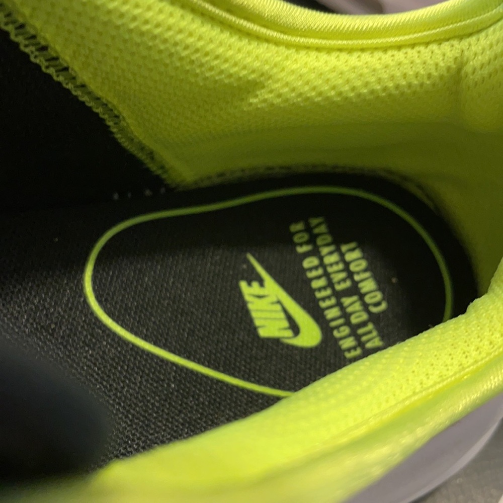 GentlyUsed Nike Air Max Axis Sunset Volt Shoes - Picture 11 of 16